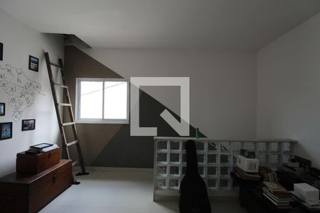 Casa à venda com 328m², 4 quartos e sem vagaHall entre as suítes e o quarto