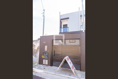 Casa à venda com 164m², 3 quartos e 3 vagas Casa à venda com 164m², 3 quartos e 3 vagasFachada