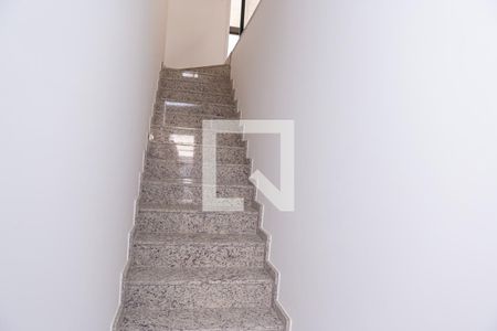 Casa à venda com 164m², 3 quartos e 3 vagas Casa à venda com 164m², 3 quartos e 3 vagasEscada