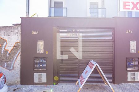 Casa à venda com 164m², 3 quartos e 3 vagas Casa à venda com 164m², 3 quartos e 3 vagasFachada