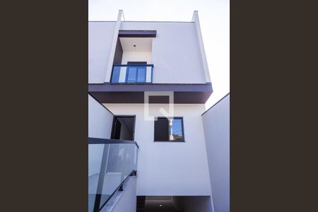 Casa à venda com 164m², 3 quartos e 3 vagas Casa à venda com 164m², 3 quartos e 3 vagasFachada
