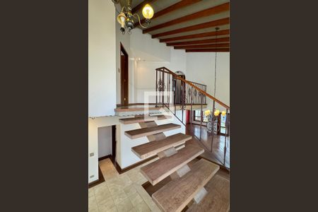 Escada de casa de condomínio à venda com 3 quartos, 360m² em Alphaville, Santana de Parnaíba