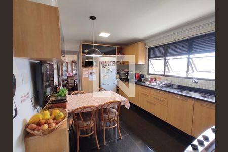 Apartamento à venda com 180m², 3 quartos e 3 vagasCozinha - Armários