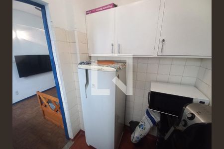 Cozinha de apartamento para alugar com 1 quarto, 21m² em Centro, São Vicente