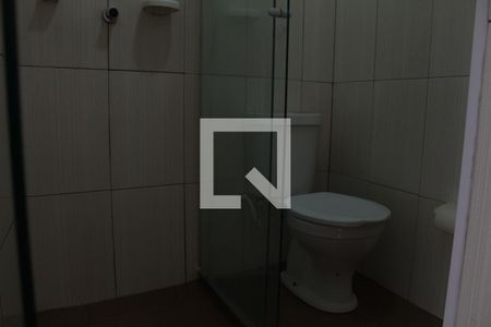 Banheiro da Suíte de casa de condomínio para alugar com 3 quartos, 130m² em Cabula Vi, Salvador