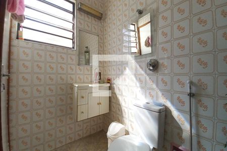 Casa à venda com 200m², 3 quartos e 5 vagasBanheiro da Suíte