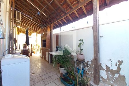 Casa à venda com 200m², 3 quartos e 5 vagasÁrea de Serviço