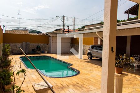 Casa à venda com 250m², 3 quartos e 3 vagasÁREA EXTERNA