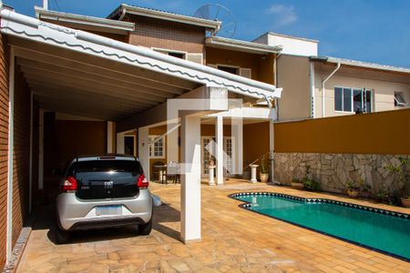 Casa à venda com 250m², 3 quartos e 3 vagasÁREA EXTERNA