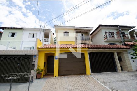 Casa para alugar com 220m², 3 quartos e 4 vagas Casa para alugar com 220m², 3 quartos e 4 vagasFachada