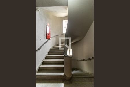 Apartamento para alugar com 200m², 2 quartos e 2 vagasEscadas