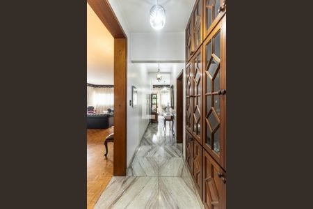 Corredor de apartamento à venda com 3 quartos, 200m² em Higienópolis, São Paulo