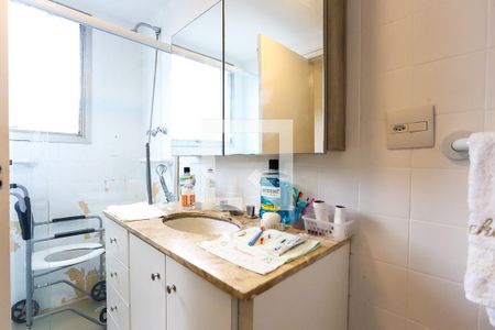 Apartamento à venda com 170m², 4 quartos e 3 vagas Apartamento à venda com 170m², 4 quartos e 3 vagasBanheiro da Suíte 1