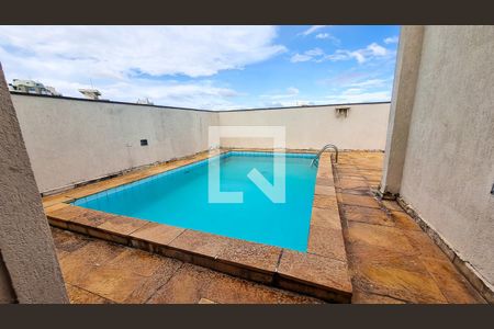 Apartamento à venda com 170m², 4 quartos e 3 vagas Apartamento à venda com 170m², 4 quartos e 3 vagasÁrea comum - Piscina