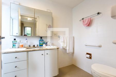 Apartamento à venda com 170m², 4 quartos e 3 vagas Apartamento à venda com 170m², 4 quartos e 3 vagasBanheiro da Suíte 1