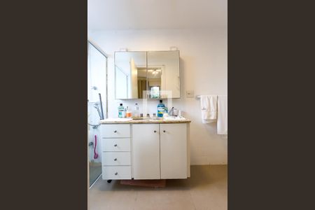 Apartamento à venda com 170m², 4 quartos e 3 vagas Apartamento à venda com 170m², 4 quartos e 3 vagasBanheiro da Suíte 1