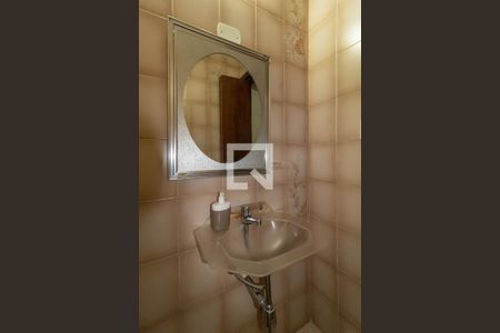 Casa à venda com 177m², 4 quartos e 2 vagasLavabo