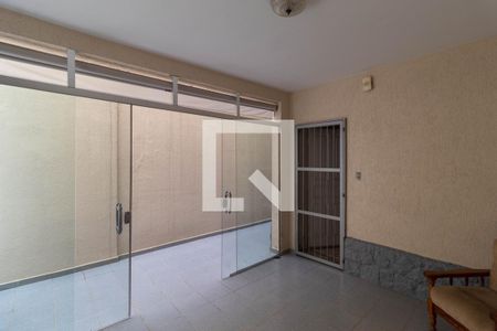 Casa à venda com 177m², 4 quartos e 2 vagasQuintal 2