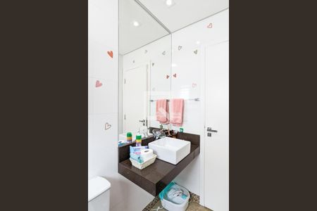 Casa à venda com 367m², 3 quartos e 4 vagasBanheiro da suíte 2