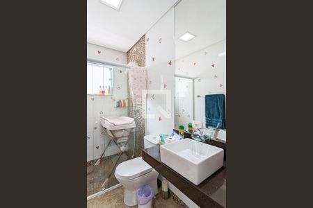 Casa à venda com 367m², 3 quartos e 4 vagasBanheiro da suíte 2