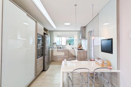 Casa à venda com 367m², 3 quartos e 4 vagasCozinha