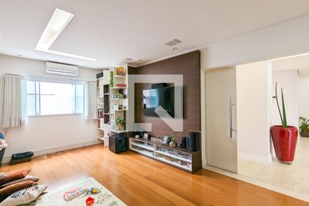 Casa à venda com 367m², 3 quartos e 4 vagasSala 2