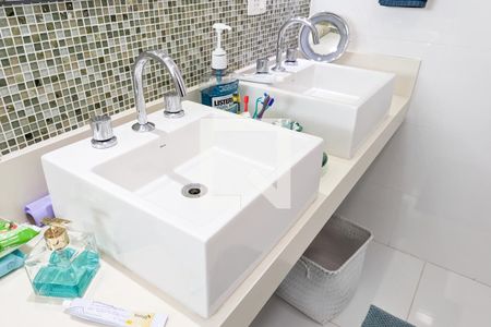 Casa à venda com 367m², 3 quartos e 4 vagasBanheiro da suíte 1