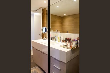 Casa à venda com 400m², 4 quartos e 3 vagasBanheiro Quarto 4 suíte