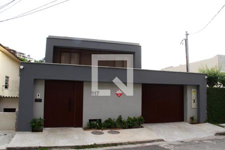 Casa à venda com 400m², 4 quartos e 3 vagasFachada da rua