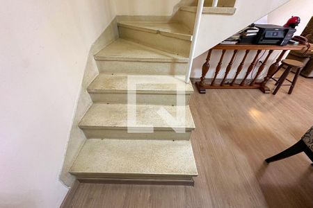 Escada de casa à venda com 3 quartos, 163m² em Perdizes, São Paulo