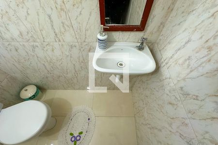 Casa à venda com 163m², 3 quartos e 2 vagasBanheiro de serviço