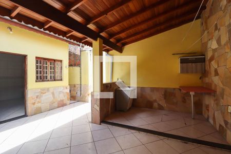 Casa à venda com 120m², 3 quartos e 2 vagasQuintal