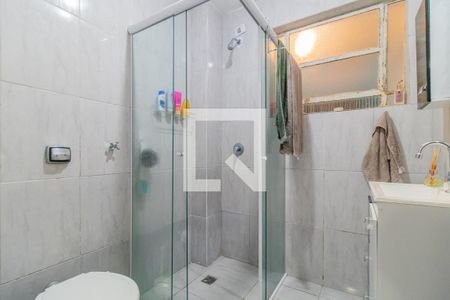 Banheiro de apartamento à venda com 1 quarto, 40m² em Teresópolis, Porto Alegre