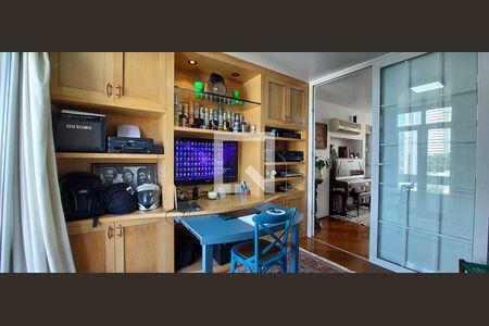 Apartamento à venda com 204m², 4 quartos e 2 vagasEscritório