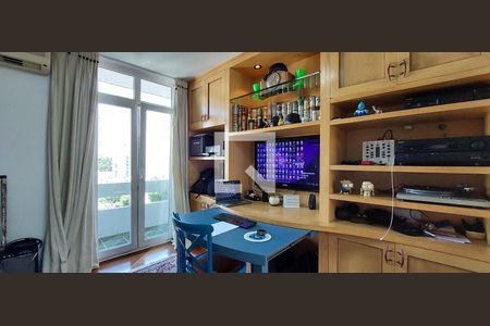 Apartamento à venda com 204m², 4 quartos e 2 vagasEscritório