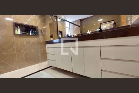 Apartamento à venda com 204m², 4 quartos e 2 vagasBanheiro Quarto 1 suíte 