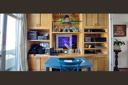 Apartamento à venda com 204m², 4 quartos e 2 vagasEscritório