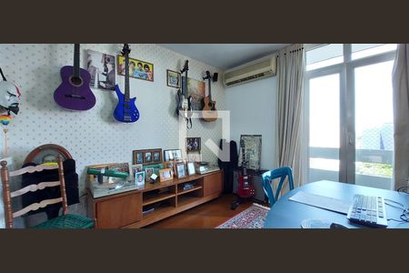 Apartamento à venda com 204m², 4 quartos e 2 vagasEscritório