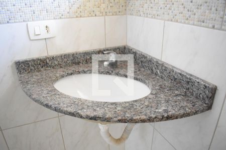 Banheiro da Suíte de casa para alugar com 3 quartos, 94m² em Ganchinho, Curitiba