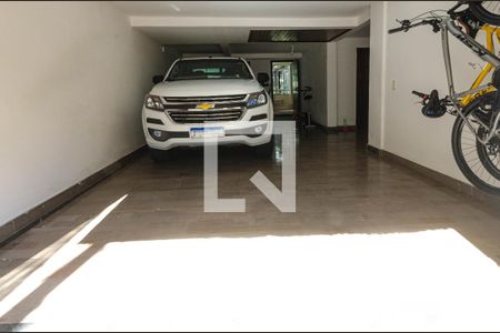 Casa à venda com 268m², 4 quartos e 2 vagasGaragem