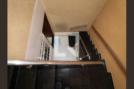 Casa à venda com 220m², 6 quartos e 2 vagasEscada