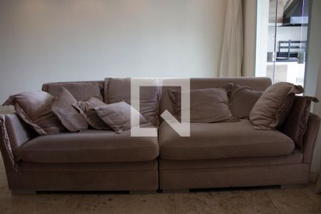 Apartamento à venda com 90m², 2 quartos e 2 vagasSala