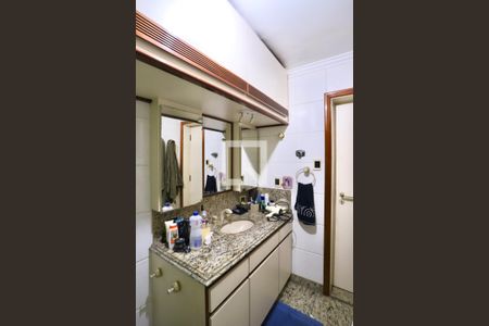 Apartamento à venda com 200m², 4 quartos e 5 vagas Apartamento à venda com 200m², 4 quartos e 5 vagasBanheiro