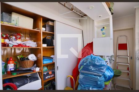 Apartamento à venda com 200m², 4 quartos e 5 vagas Apartamento à venda com 200m², 4 quartos e 5 vagasQuarto de Serviço