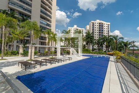 Apartamento à venda com 260m², 3 quartos e 4 vagasÁrea comum - Piscina