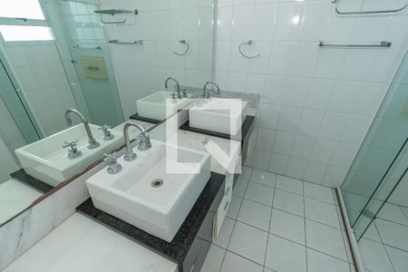 Apartamento à venda com 260m², 3 quartos e 4 vagasDetalhe Banheiro 1 da Suíte 1
