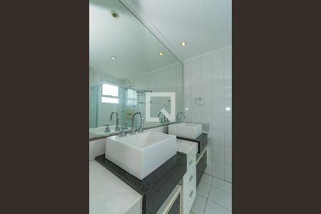 Apartamento à venda com 260m², 3 quartos e 4 vagasBanheiro 1 da Suíte 1