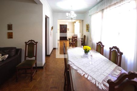 Casa à venda com 480m², 2 quartos e 2 vagasSala