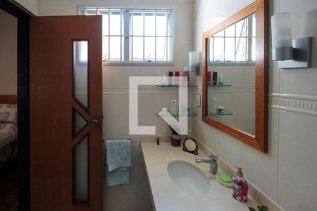 Casa à venda com 480m², 2 quartos e 2 vagasBanheiro da Suite