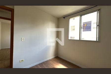Quarto 2 de apartamento para alugar com 2 quartos, 55m² em Fanny, Curitiba